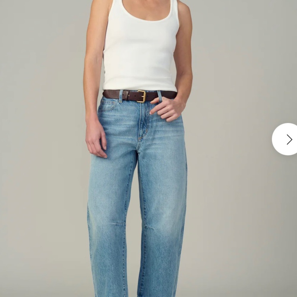 NWT $228 Joe’s Jeans 
Size 29
THE WILDER
RELAXED BARREL